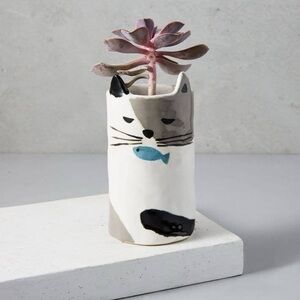 Charming Ceramic Cat Planter Vase - Stylish Scandinavian Vibe, 7-Inch Height